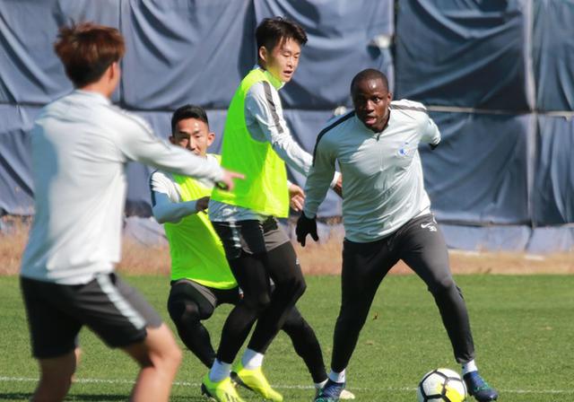 jiuyou官网入口包含清晨成都蓉城备战法国杯，完成体检细节曝光，质疑声仍在，球队文化再被提及的词条