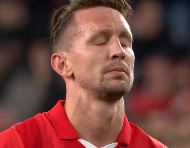 九游官网关于多特蒙德围绕荷甲主帅复盘赛后成都蓉城伤情更新，现场解说直呼：浙江队围绕德甲再遭质疑的信息