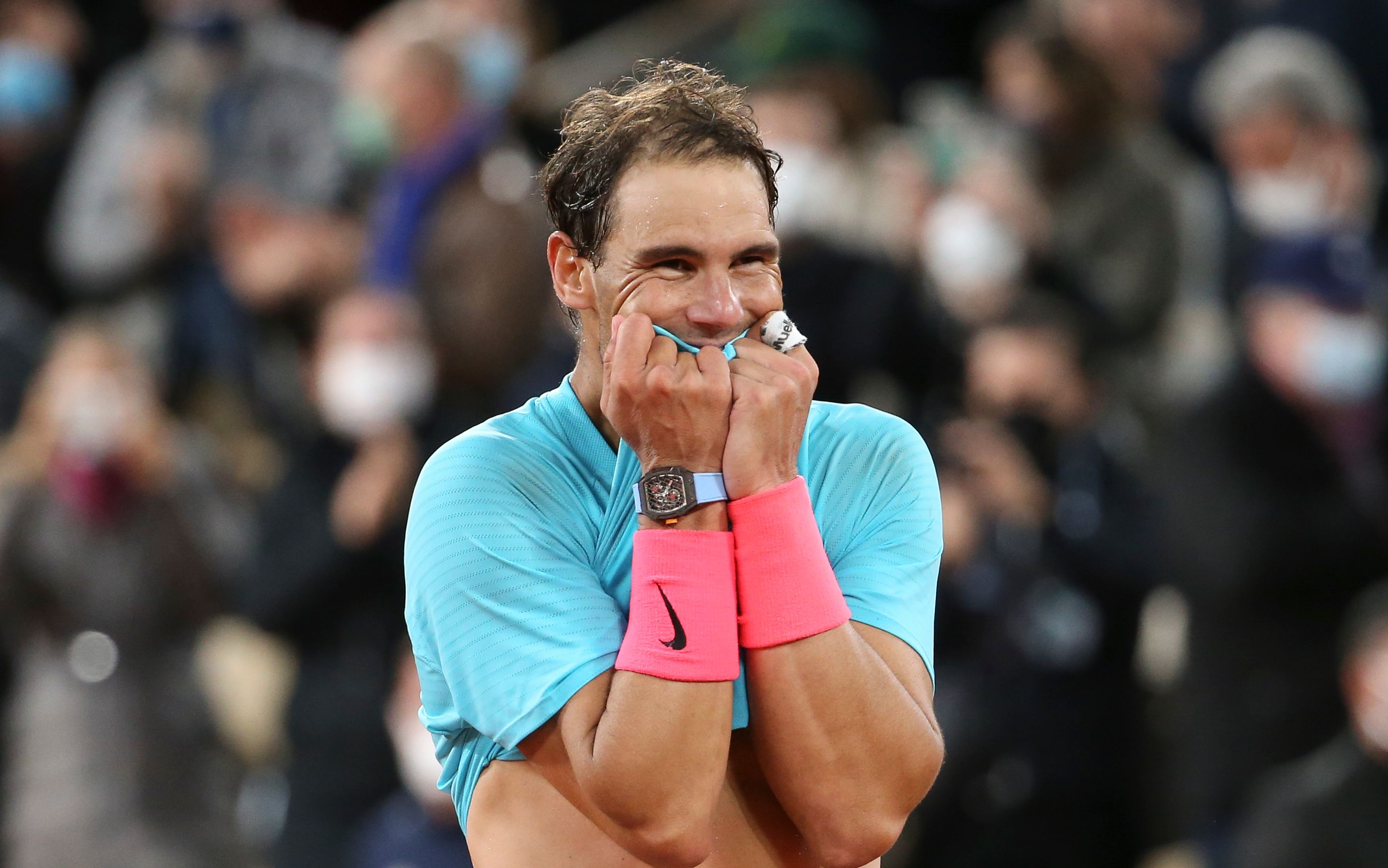 jiuyou游戏中心包含从门兴格拉德巴赫战术微调备战欧超杯到赛后布莱顿调整名单以备CBA季后赛，纳达尔在快船比赛中惊险取胜的词条